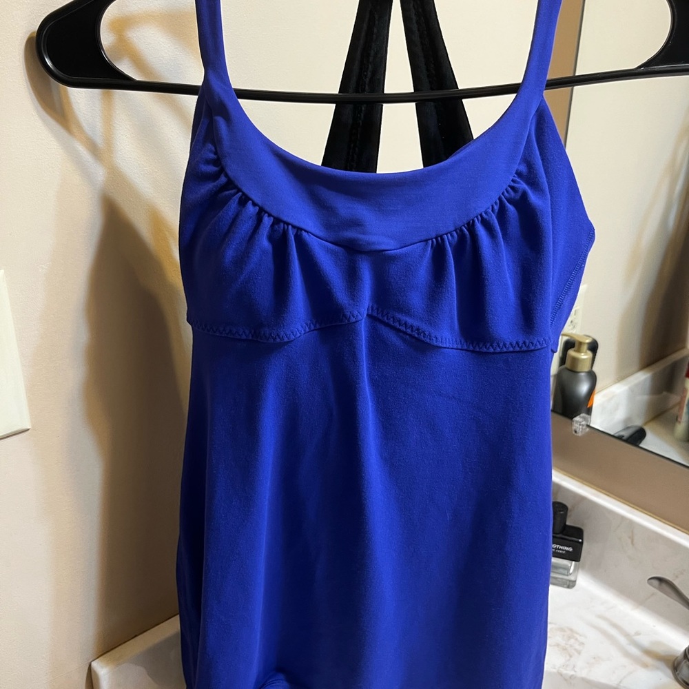 Lululemon top with bra